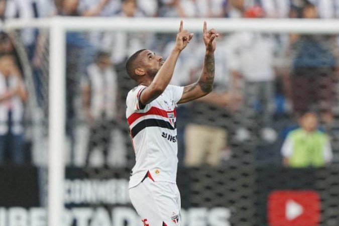 ANDRÉ SILVA – Fez os dois gols do São Paulo com oportunismo, mandou um chute de fora da área que Viscarra fez milagre. É um atacante que se mostra eficaz quando sai da área, faz o pivô e vem ganhando espaço no time de Zubeldía. Decisivo e o melhor em campo. NOTA 8,0. Foto: Rubens Chiri