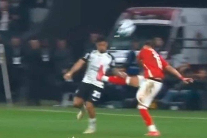 Comissão de Arbitragem da CBF entendeu que o juíz Paulo César Zanovelli errou ao marcar pênalti contra o Inter - (crédito: Foto: Reprodução) Comissão de Arbitragem da CBF entendeu que o juíz Paulo César Zanovelli errou ao marcar pênalti contra o Inter - (crédito: Foto: Reprodução)