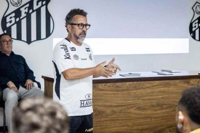 Cleber Xavier terá uma semana livre para trabalhar no Santos - (crédito: Foto: Raul Baretta/ Santos FC) Cleber Xavier terá uma semana livre para trabalhar no Santos - (crédito: Foto: Raul Baretta/ Santos FC)