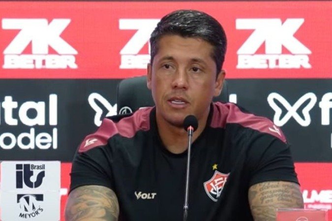 Thiago Carpini durante entrevista coletiva do Vitória - (crédito: Foto: Reprodução) Thiago Carpini durante entrevista coletiva do Vitória - (crédito: Foto: Reprodução)