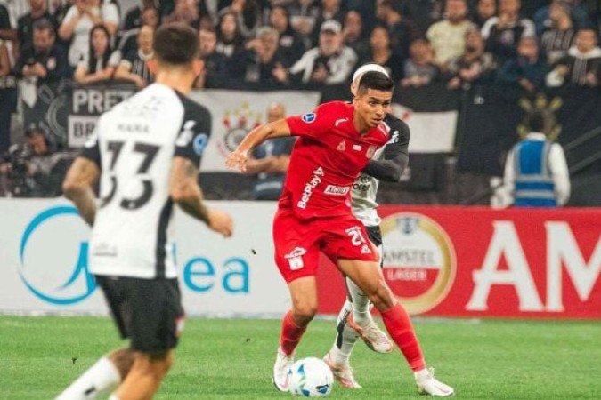 AMÉRICA DE CALI - Os colombianos apresentaram uma bela organização em Itaquera. Ficaram devendo ao longo da primeira etapa, mas voltaram bem no segundo tempo. Com um gol logo no começo da etapa final, o América controlou a partida e conseguiu evitar uma possível pressão alvinegra. Nota: 7 - Foto: Divulgação/América de Cali