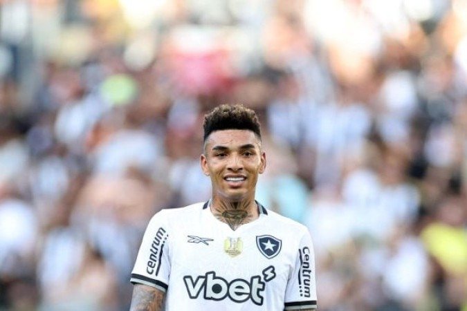 JESUS - Sem nenhum brilho. Saiu da área e não arrumou nada. Só bateu cabeça com os defensores rivais. Brigou e só. Muito pouco para quem tem passagem recente por Seleção Brasileira - NOTA: 4,0 - Foto: Vitor Silva/Botafogo