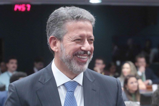 Lira propõe apresentar relatório sobre isenção do IR até 27 de junho Lira propõe apresentar relatório sobre isenção do IR até 27 de junho