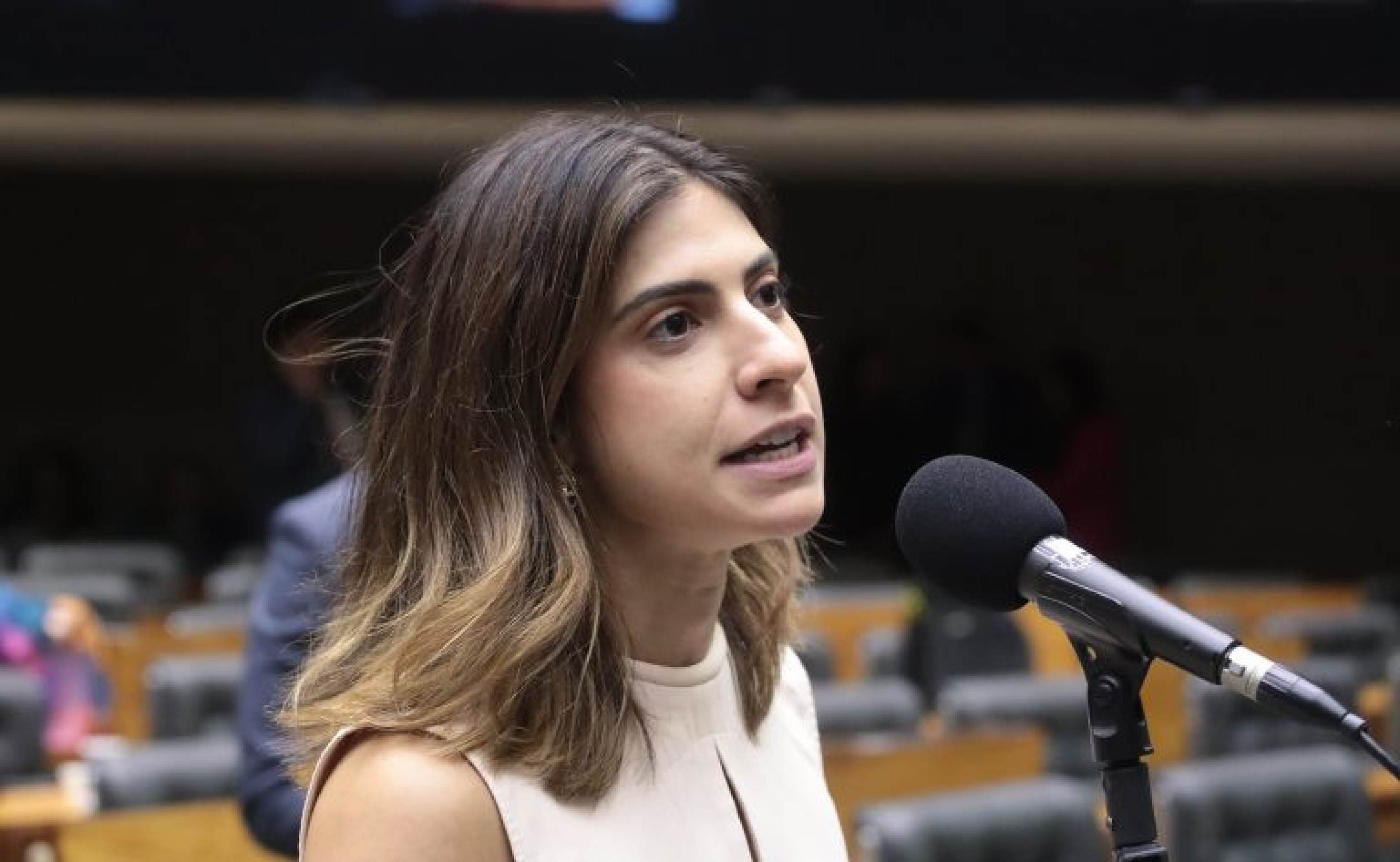 Deputada revela diagnóstico de câncer aos 30 anos e pede licença da Câmara