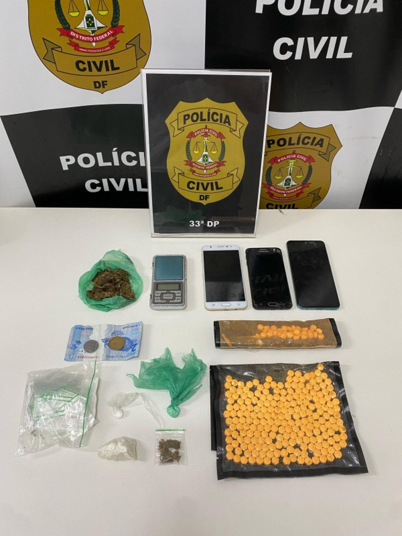 Jovem é preso em flagrante com 250 comprimidos de ecstasy Jovem é preso em flagrante com 250 comprimidos de ecstasy