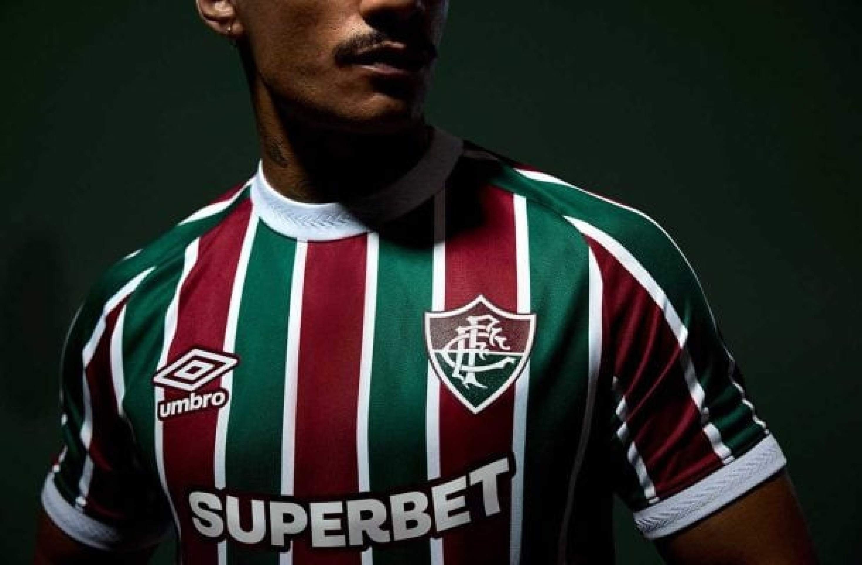 Fluminense negocia com nova fornecedora de materiais esportivos para 2026