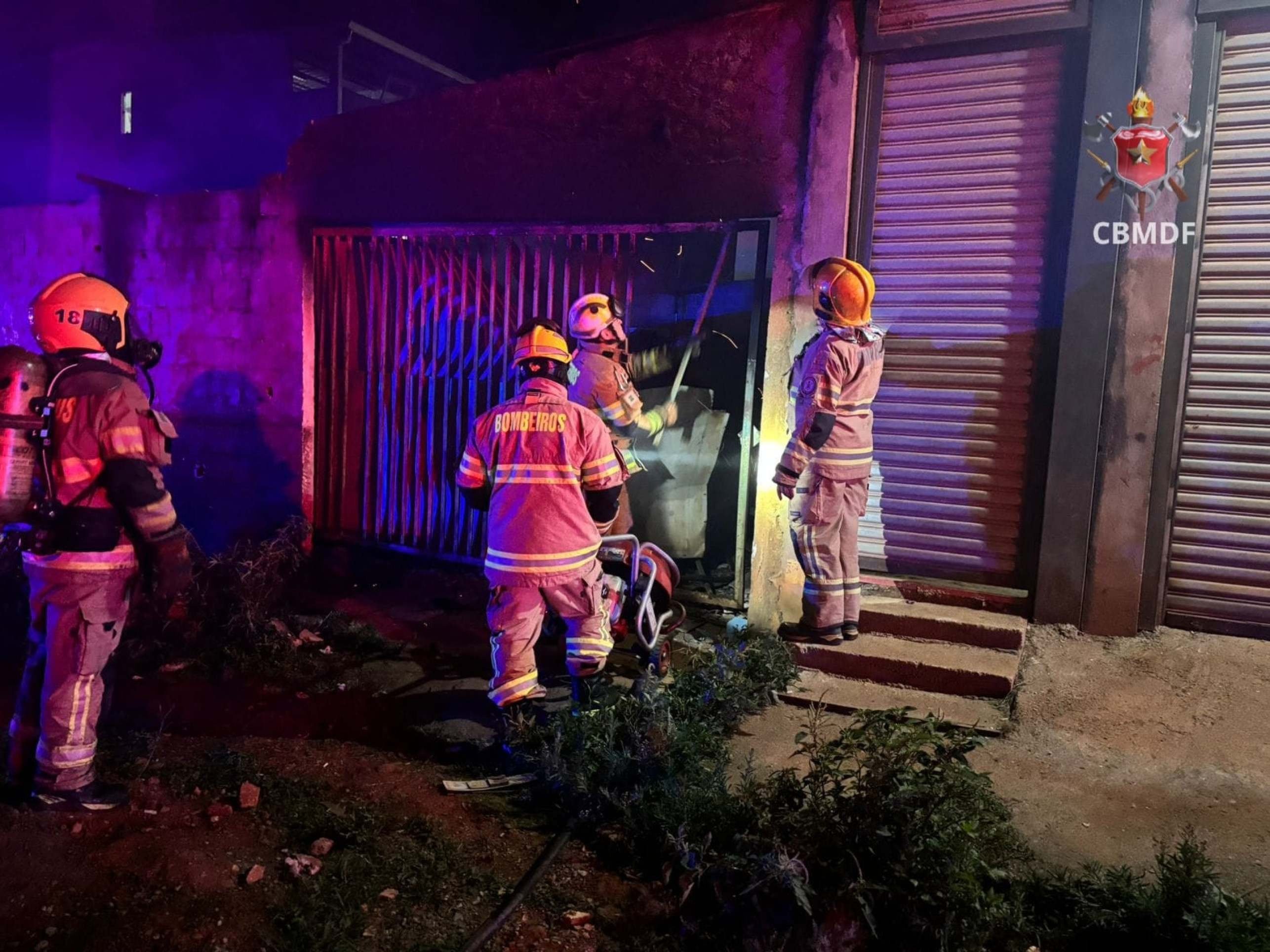 Homem ateou fogo na residência após ameaçar a companheira