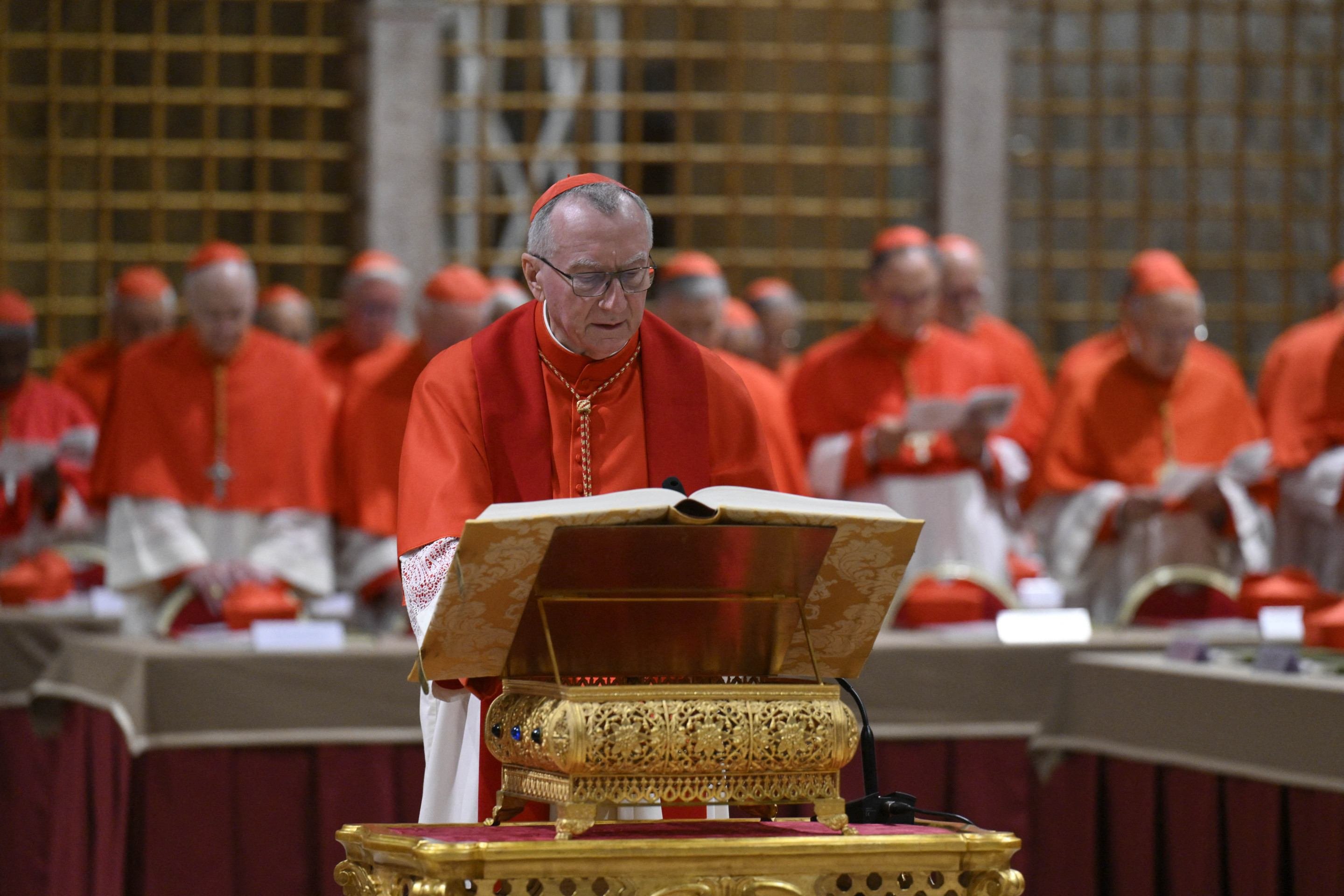 Secretário de Estado da Santa Sé, o cardeal Piero Parolin, preside as votações e encabeça a lista de favoritos ao Trono de Pedro -  (crédito:  AFP)