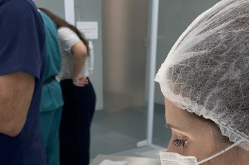 A spitz alemão Pitanga teve que passar por um procedimento de limpeza dentária