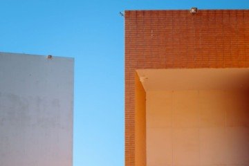 Luiza usando uma calça da década 
de 1980, que era 
de sua mãe