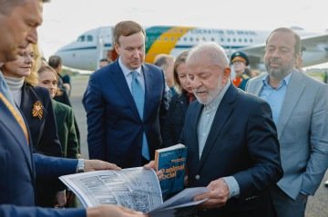 Lula chegou em Moscou às 17h53 no horário local (11h53 de Brasília), após uma parada em Casablanca, Marrocos, para reabastecimento -  (crédito: Ricardo Stuckert)