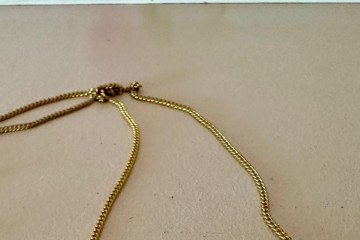 O colar com o nome da mãe é o acessório que Gabriela mais gosta