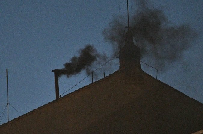 Expectativa aumenta em 2º dia de conclave para a escolha de novo papa