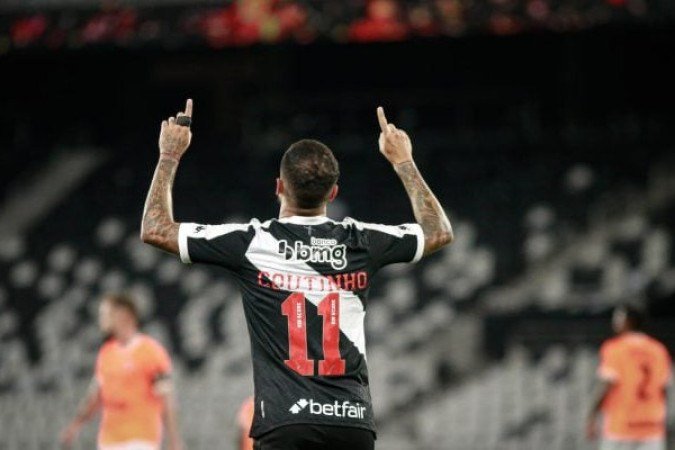 COUTINHO - Atuação que beirou a displicência na Venezuela. Está sempre atrasado nas jogadas e dá pouca sequência nas mesmas, se irritando e desistindo das bolas. NOTA 2,0. Foto: Matheus Lima/Vasco da Gama