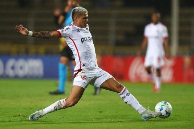 LUIZ ARAÚJO - Substituiu De la Cruz aos 20 da etapa final. Uma ou outra jogada mais efetiva pelo flanco e nada mais para ser lembrado.  NOTA 4,5. Foto: Gilvan de Souza/Flamengo