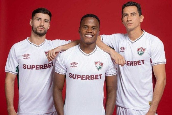 Imagem do novo segundo uniforme do Fluminense para a disputa do Mundial de Clubes -  (crédito: Fotos: Umbro e Lucas MerÃ§on/FFC)
