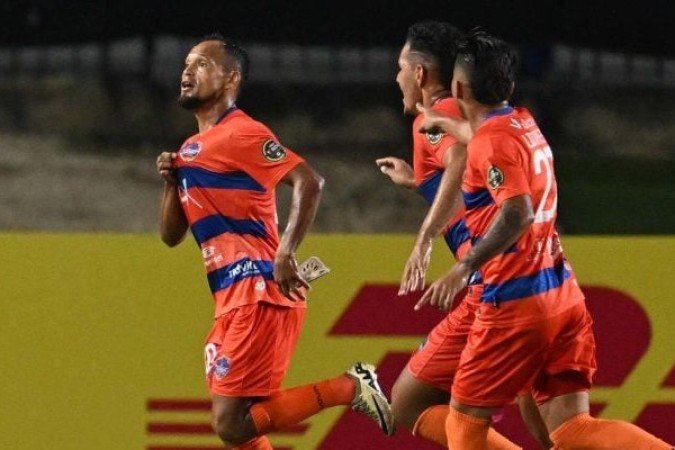 PUERTO CABELLO - Paredes deitou e rolou, marcando duas vezes na goleada. Time se deu ao luxo até de poupar quando fez 4 a 1. Grande atuação, aproveitando a apatia do Vasco. NOTA 8,0. Foto: Divulgação/Conmebol