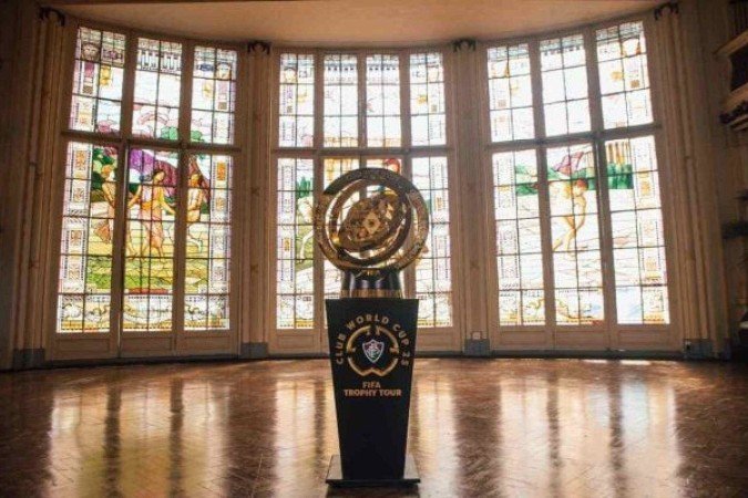 Troféu do Mundial de Clubes da Fifa 2025 foi exibido no Salão Nobre das Laranjeiras - (crédito: - Foto: Lucas Merçon/Fluminense FC) Troféu do Mundial de Clubes da Fifa 2025 foi exibido no Salão Nobre das Laranjeiras - (crédito: - Foto: Lucas Merçon/Fluminense FC)