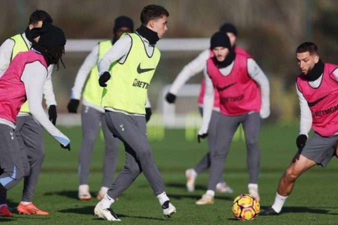 Jogadores do Tottenham durante treinamento da equipe - (crédito: Foto: Divulgação) Jogadores do Tottenham durante treinamento da equipe - (crédito: Foto: Divulgação)