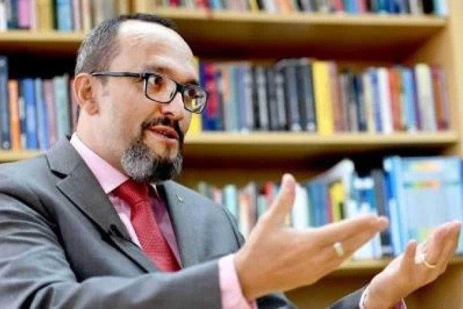 Brazilian Federal Prosecutor Vladimir Aras speaks with AFP during an interview in Brasilia on February 20, 2017. Aras spoke about cooperation agreements with prosecutors from countries related to the gigantic bribery scandal of Brazilian construction company Odebrecht. / AFP / EVARISTO SA - (crédito: EVARISTO SA/AFP) Brazilian Federal Prosecutor Vladimir Aras speaks with AFP during an interview in Brasilia on February 20, 2017. Aras spoke about cooperation agreements with prosecutors from countries related to the gigantic bribery scandal of Brazilian construction company Odebrecht. / AFP / EVARISTO SA - (crédito: EVARISTO SA/AFP)
