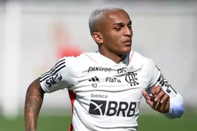 WESLEY - Como ocorreu na derrota para o Cruzeiro, pelo Brasileirão, no fim de semana passado, fez um jogo tímido no apoio. Na defesa, teve muito trabalho com Angulo, que ganhou muitas jogadas, como no lance do cruzamento para o gol de Verón. NOTA 4,5. Foto: Marcelo Cortes/Flamengo