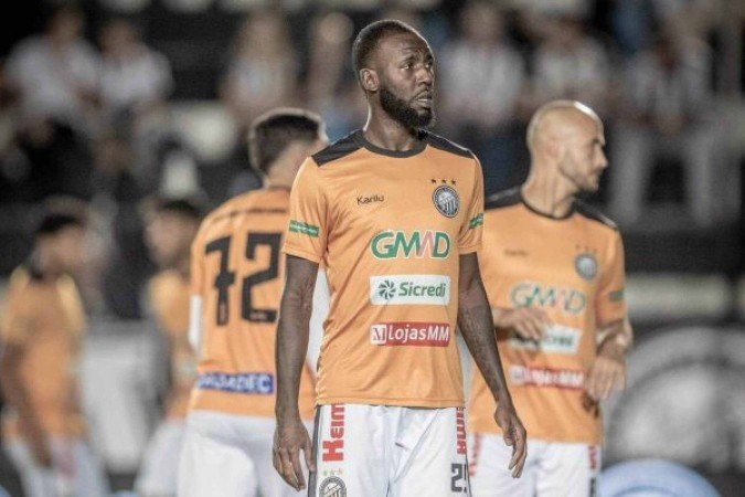 Allano foi novamente vítima de preconceito racial, dessa vez em episódio que teve origem após denúncia contra MIguelito - (crédito: Foto: André Oito/OFEC) Allano foi novamente vítima de preconceito racial, dessa vez em episódio que teve origem após denúncia contra MIguelito - (crédito: Foto: André Oito/OFEC)
