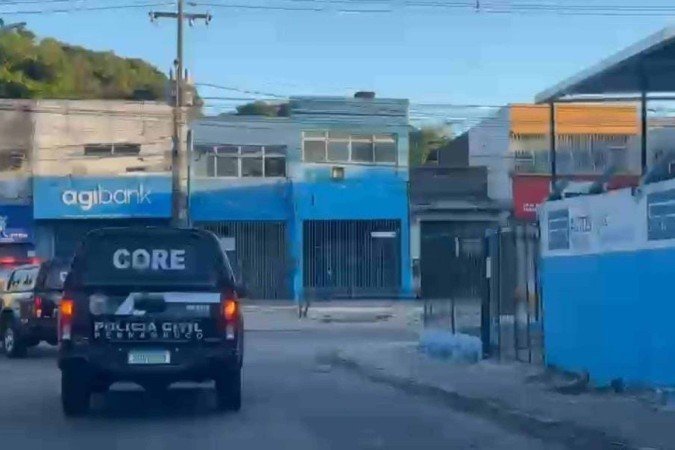 Policiais da Coordenação de Repressão aos Crimes Patrimoniais (Corpatri/PCDF) com o apoio dos agentes da PE cumpriram quatro mandados de busca e apreensão. - (crédito: PCDF) Policiais da Coordenação de Repressão aos Crimes Patrimoniais (Corpatri/PCDF) com o apoio dos agentes da PE cumpriram quatro mandados de busca e apreensão. - (crédito: PCDF)