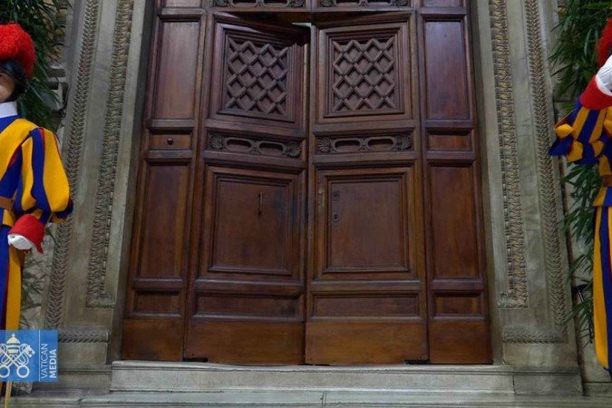 Capela Sistina é selada para início do conclave