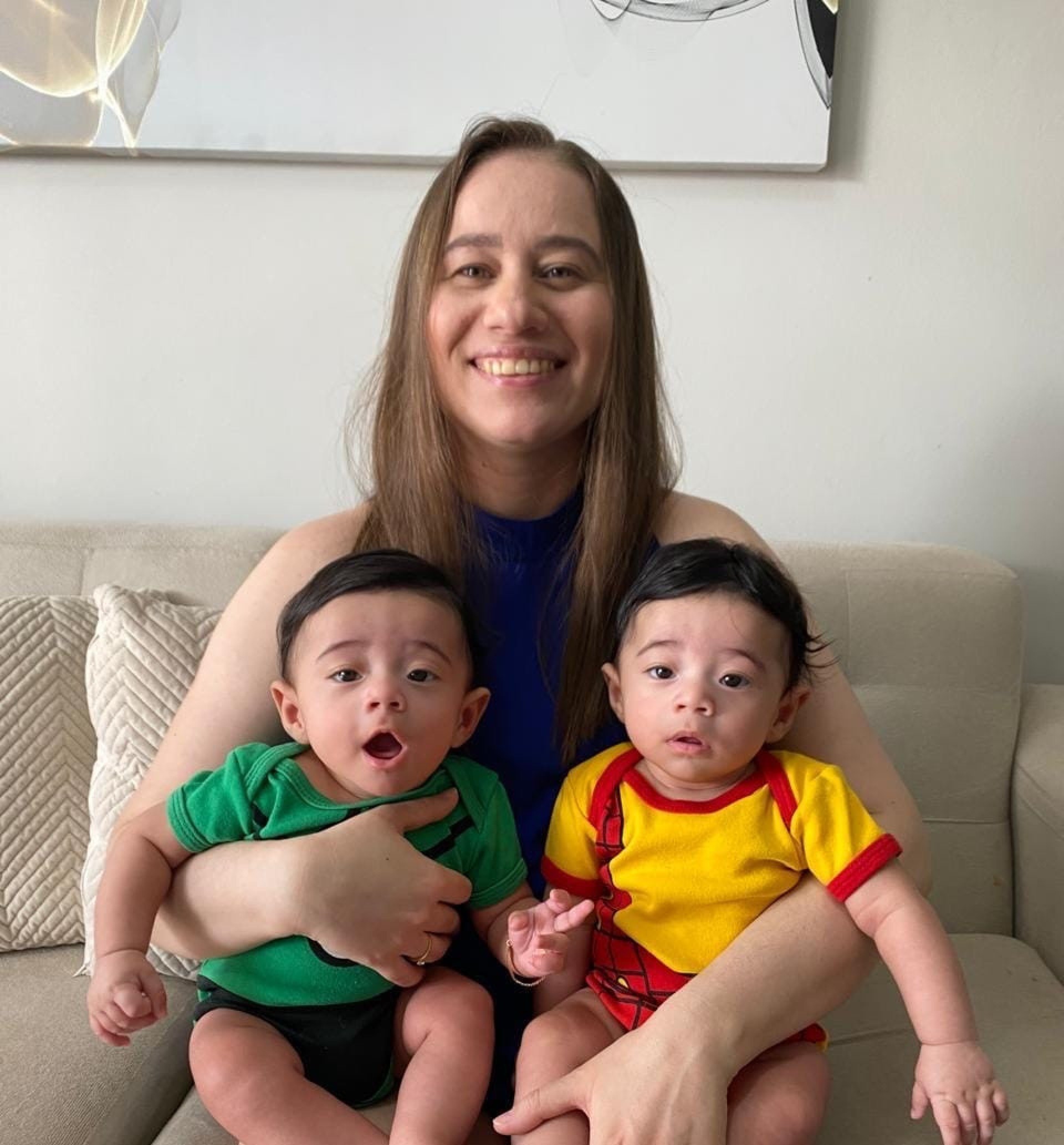 Ana Paula, o marido e os gêmeos 