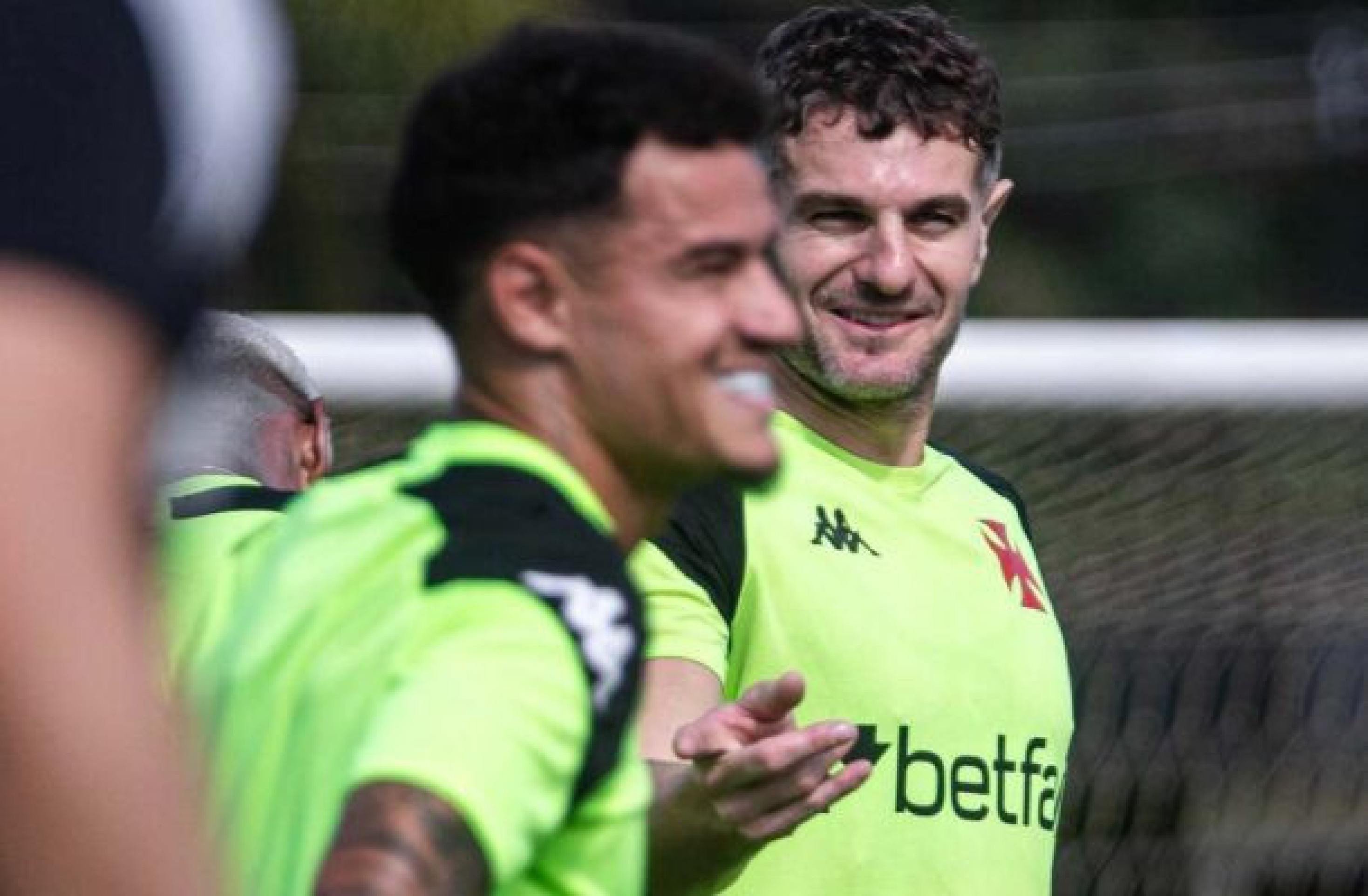 Vasco terá reforço de Coutinho e Vegetti na Sul-Americana