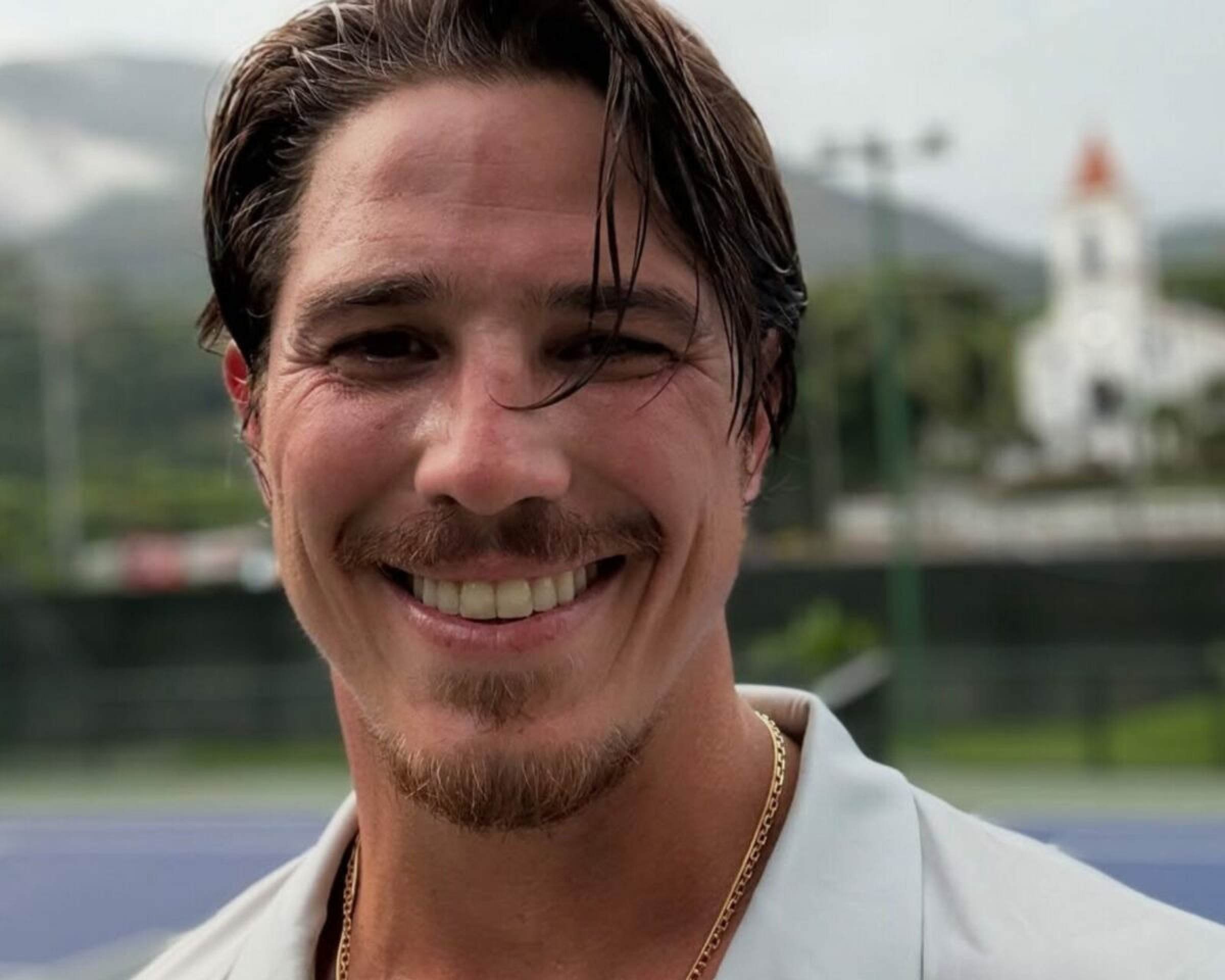 Rômulo Arantes Neto exibe novo visual e choca com tatuagem na virilha em cliques -  (crédito: Observatorio dos Famosos)