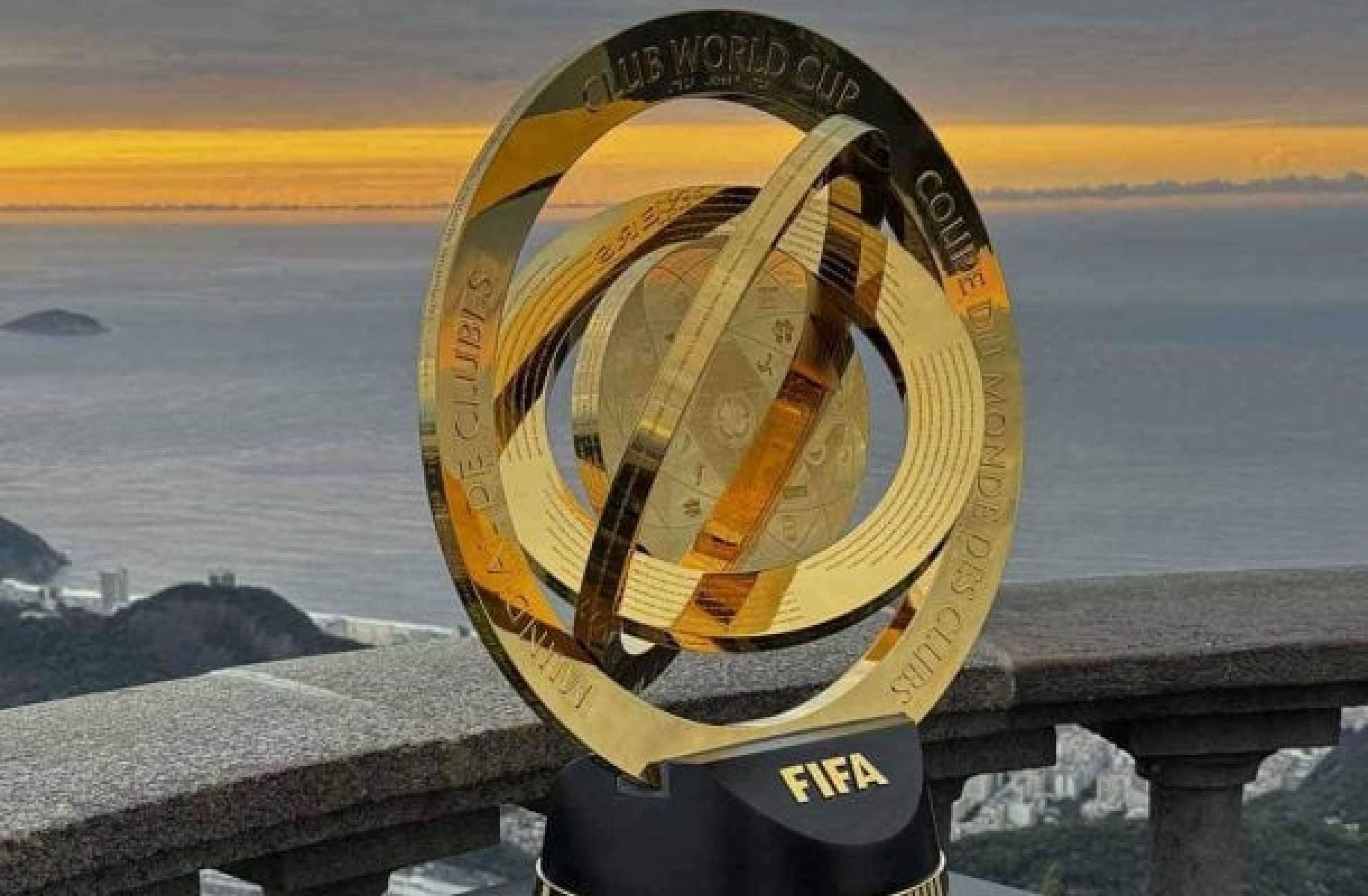 Fluminense inicia exposição da taça do Mundial de Clubes no Cristo Redentor