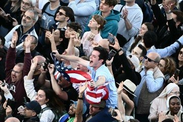 Americano celebra eleição de Prevost, logo após o anúncio 