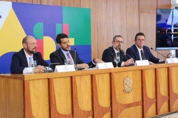 'Aposentado não precisa correr para nenhum meio, ele será informado pelo canal Meu INSS', anunciou o presidente do INSS, Gilberto Waller, em coletiva de imprensa no Palácio do Planalto -  (crédito: Eduarda Esposito/CB/DA.Press)