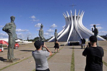  08/05/2025. Crédito: Minervino Júnior/CB/D.A Press. Brasil.  Brasilia - DF. Catedral Metropolitana de Brasília após o anúncio do Papa Leão XIV. -  (crédito: Minervino Júnior/CB/D.A.Press)