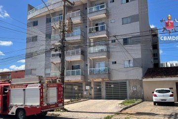 Ao chegar no local, os bombeiros disseram ter encontrado a criança imóvel, no chão -  (crédito: CBMDF)