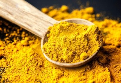 Curry- Mix indiano de ervas e especiarias, ideal para carnes, aves e pratos com queijos fortes. Contém, principalmente, gengibre, pimenta, canela, cúrcuma e cardamomo. -  (crédito: rawpixel por Freepik)