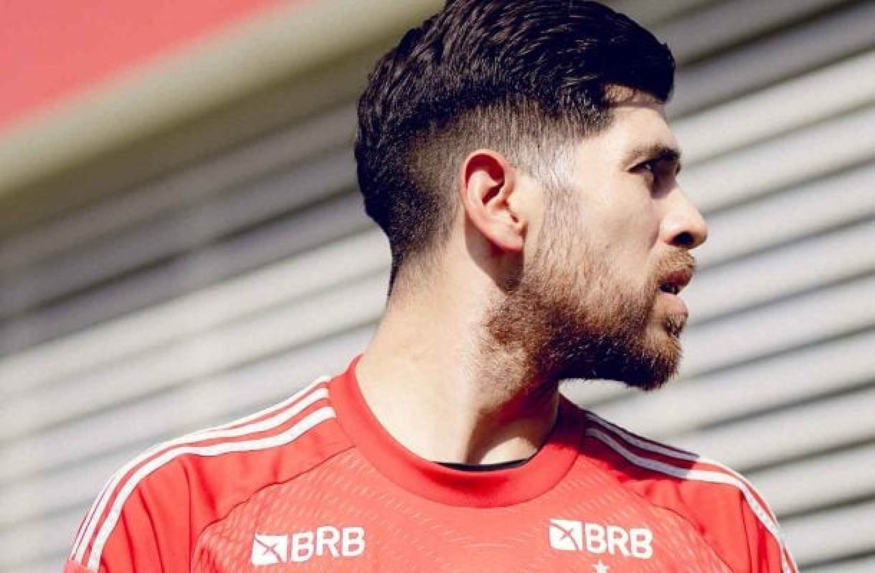 Rossi se reapresenta no Flamengo após carro ser alvo de tiros