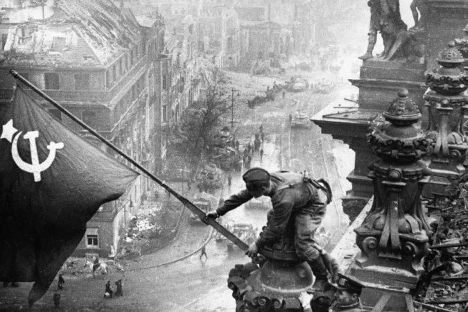 Algumas das paredes internas do Reichstag pichadas com dizeres como 'os russos estiveram aqui e sempre venceram os alemães' - (crédito: Vinicius Mendes) Algumas das paredes internas do Reichstag pichadas com dizeres como 'os russos estiveram aqui e sempre venceram os alemães' - (crédito: Vinicius Mendes)