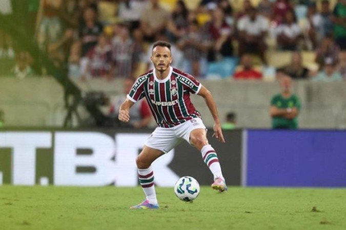 RENÃ? - Mais um lateral que conseguiu aparecer bem no jogo, mostrou fÃŽlego mesmo na altitude e deixou uma boa impressÃ£o para Renato GaÃºcho. Nota: 6 - Foto: Lucas MerÃ§on/Fluminense