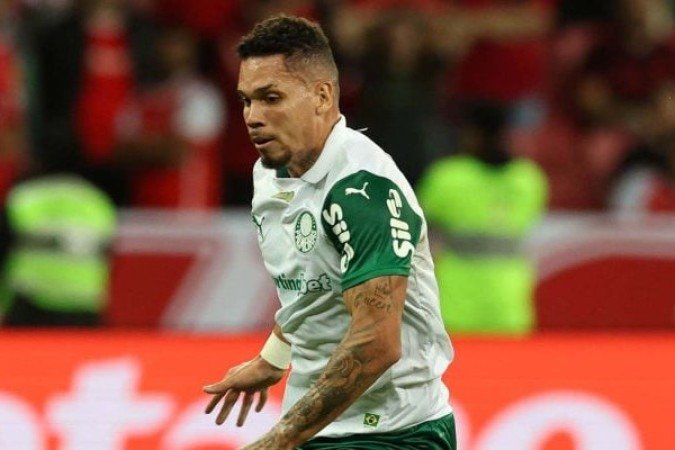 PAULINHO - Entrou aos 18 minutos do segundo tempo e, em boa chegada, obrigou o goleiro adversário a fazer uma grande defesa ao finalizar com uma bomba de dentro da área e quase ampliou a partida. Após a defesa, a bola ainda explodiu no travessão. Foi dele a assistência para o gol de Vitor Roque. NOTA: 6,5 - Foto: Cesar Greco/Palmeiras/by Canon