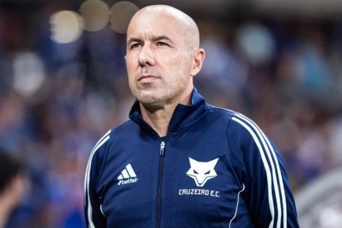 Leonardo Jardim observa time do Cruzeiro  -  (crédito: Foto: Gustavo Aleixo/Cruzeiro)