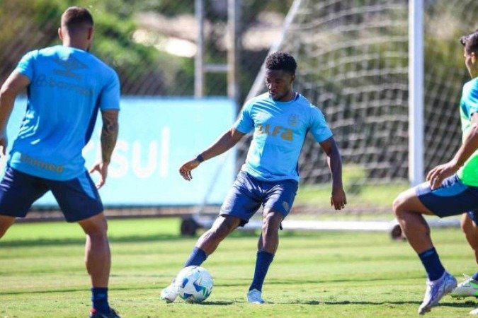 Amuzu vira opção para o Grêmio - (crédito: LUCAS UEBEL/GREMIO FBPA) Amuzu vira opção para o Grêmio - (crédito: LUCAS UEBEL/GREMIO FBPA)