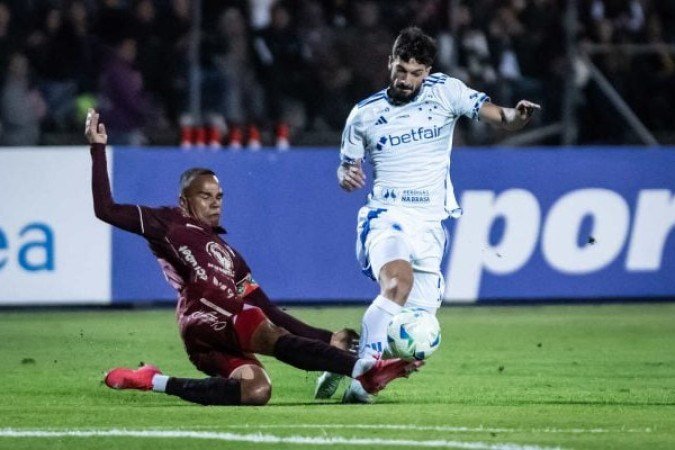 LAUTARO DÍAZ - Autor do gol do Cruzeiro. Foi pouco acionado no primeiro tempo, mas apareceu mais na etapa final. Além do gol de empate, também quase marcou em outra finalização de fora da área. NOTA: 6,5 - Foto: Gustavo Aleixo / Cruzeiro