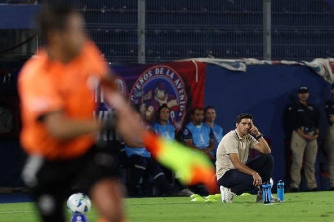 ABEL FERREIRA - Entrou com um time difente e não viu um bom desempenho no primeiro tempo. Soube entender do que a equipe precisava e ganhou qualidade e mobilidade com as mudanças na segunda etapa . NOTA: 7,5 - Foto: Cesar Greco/Palmeiras/by Canon
