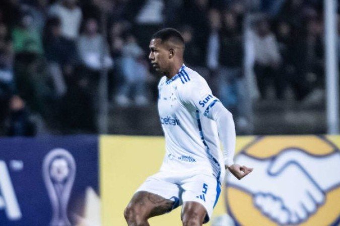 WALACE - Cumpriu bem o seu papel protegendo a defesa. O Mushuc Runa não conseguiu encontrar espaços pelo meio enquanto esteve em campo. NOTA: 6,0 - Foto: Gustavo Aleixo / Cruzeiro