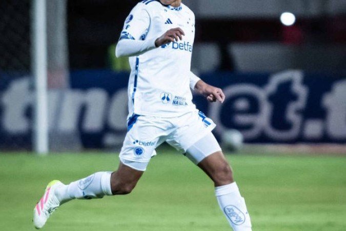KAUÃ PRATES - Falhou no gol do Mushuc Runa. Tentou dominar um cruzamento dentro da área, errou e entregou a bola no pé do adversário. O jovem demonstrou insegurança na bola aérea e foi pouco efetivo no ataque. NOTA: 4,0 - Foto: Gustavo Aleixo / Cruzeiro