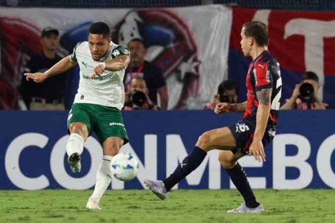 VITOR ROQUE - Sem muita participação no primeiro tempo, quando teve uma grande oportunidade de ampliar o placar, perdeu um gol incrível cara a cara com o goleiro, após sair em contra-ataque. Na segunda etapa, parece que voltou sem segurança no ataque, mas ajudou na defesa. Porém, no apagar das luzes, fechou a conta no Paraguai. Após lançamento de Paulinho, driblou a marcação para balançar as redes. NOTA: 7,5 - Foto: Cesar Greco/Palmeiras/by Canon