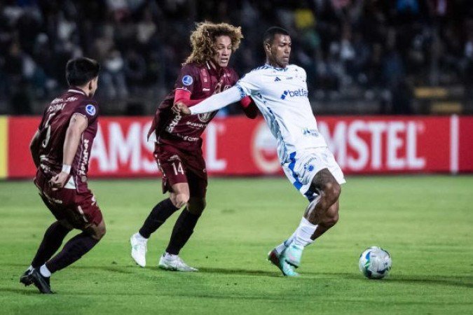 MUSHUC RUNA - Longe de ser um time brilhante, mas se comportou bem. Levou mais perigo no segundo tempo, quando também sofreu por se arriscar. No primeiro tempo, teve dificuldades para furar a defesa mineira, mas não cedeu espaços. NOTA: 4,5 - Foto: Gustavo Aleixo / Cruzeiro