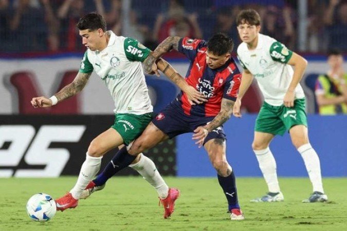 EMILIANO MARTÍNEZ - Poderia ter feito um jogo melhor defensivamente. Sem grande participação no primeiro tempo, fez boa jogada pelo lado em lance que quase resultou em um gol de Paulinho no jogo na segunda etapa. NOTA: 5,5 - Foto: Cesar Greco/Palmeiras/by Canon
